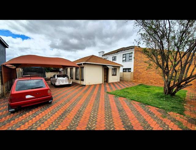 3 BEDROOM HOUSE FOR SALE IN THE ORCHARDS